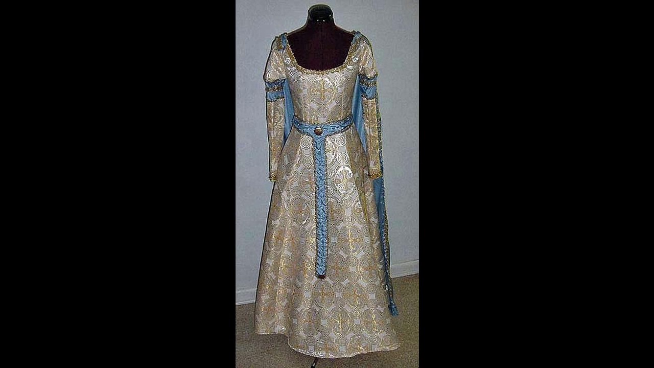 Vestidos medievales: 7 estilos imprescindibles para 2025 13 vestidos medievales